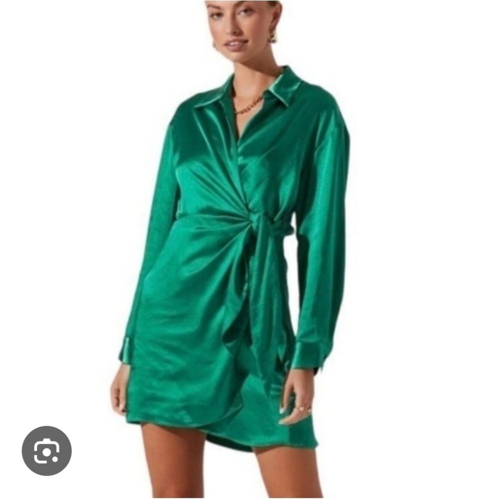 NWOT Astr The Label Emerald Kelly Green Satin Wrap Shirt‎ Dress Christmas